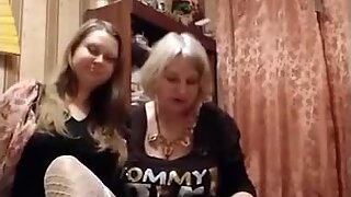 Πραγματική ομάδα πορνείας μητέρας και κόρης από τη Ρωσία